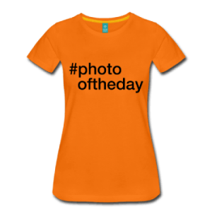 Photooftheday - hashtag som tryk på t-shirt m.m. - #photooftheday
